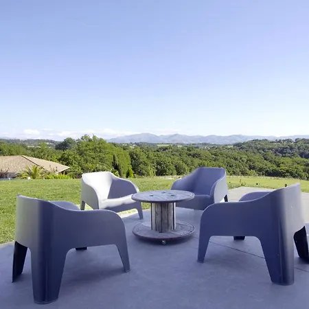 Hébergement de vacances Maison Au Calme Avec Vue Sur Les Montagnes Villefranque (Pyrenees-Atlantiques)